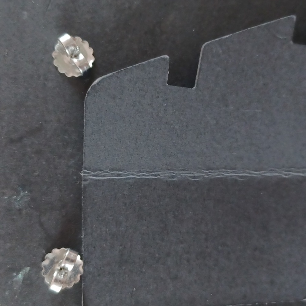 Earings - Picture 3 of 3